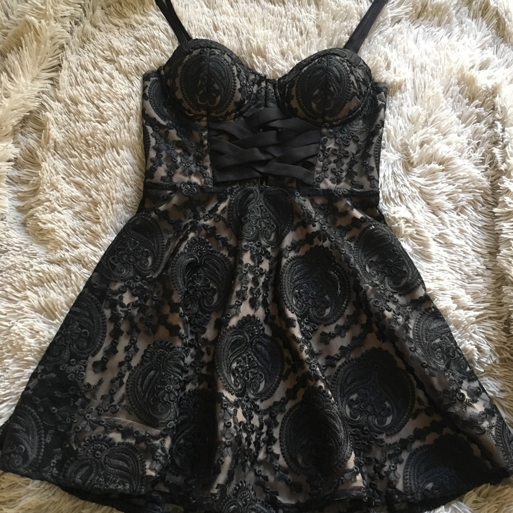 Bebe X Naven size 6